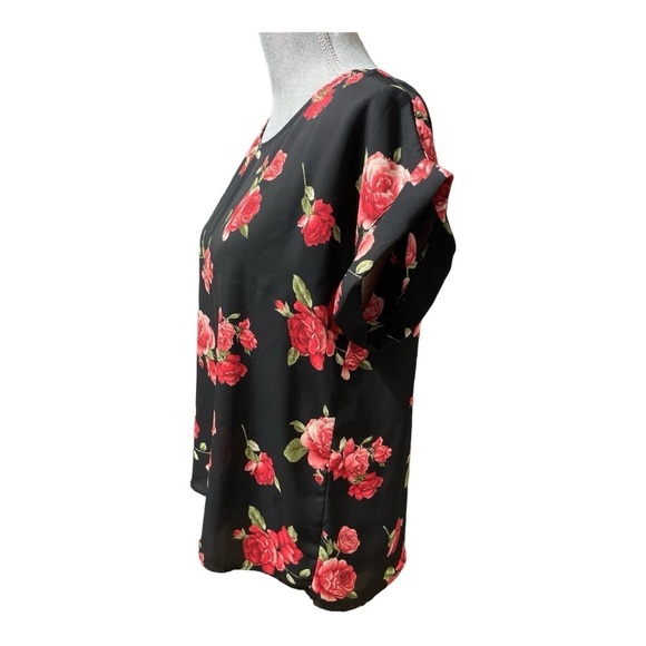 Forever 21 Women's Red and Black Rose floral pattern Shirt - Picture 5 of 6